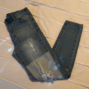 Lulu’s Cleo Light Wash Two-Tone Distressed Skinny Jeans